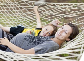 Mẹ bầu có nên nằm võng trong thai kỳ không?