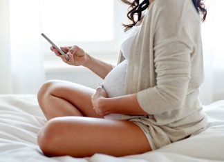 Mẹ bầu có nên sử dụng điện thoại thường xuyên?