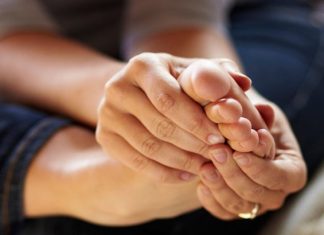 Hiện tượng phù chân ở mẹ bầu báo hiệu điều gì?