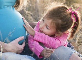 “Giải mã” những cú đạp của em bé trong bụng mẹ