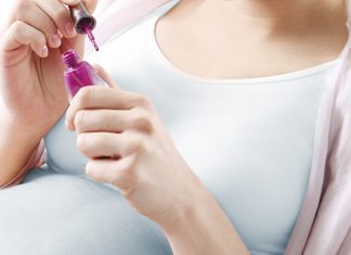 Bà bầu dùng dầu gió có hại hay không và những loại hóa chất mẹ nên tránh