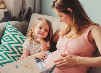 Cách đọc truyện dành cho thai nhi giúp con phát triển não bộ vượt trội