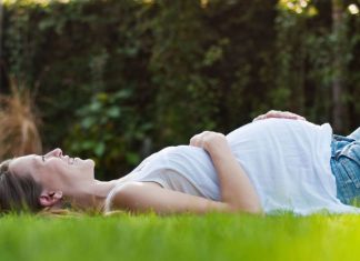 Nền nhiệt cao kích thích mẹ bầu sinh sớm