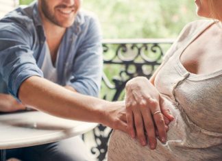 5 hành động mẹ nên đáp trả khi thai nhi… tung chưởng