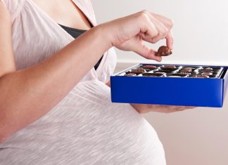 Bệnh nguy hiểm mẹ bầu có thể mắc nếu ăn bánh ngọt, trà sữa nhiều trong thai kỳ