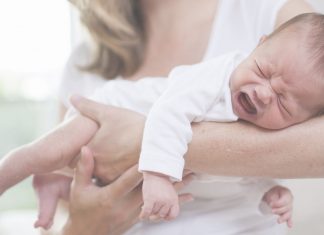 Điểm danh 10 lỗi sai phổ biến khi chăm trẻ sơ sinh